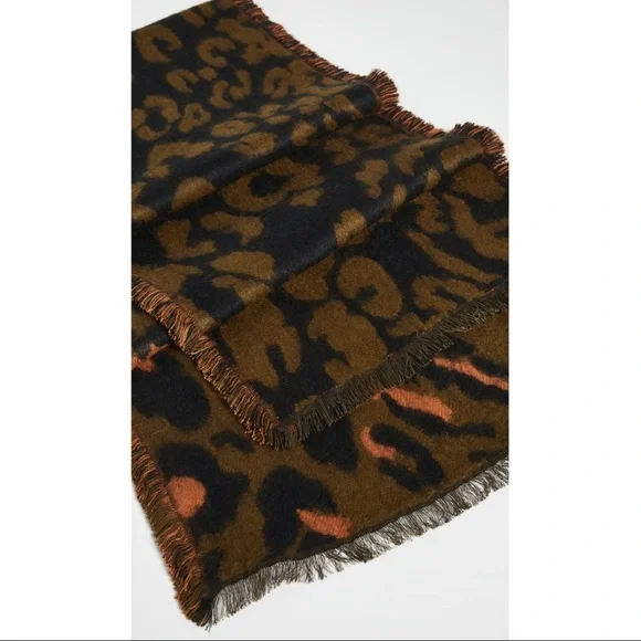Madewell Jungle Cat / Fuzzy Leopard Scarf - Picture 5 of 7